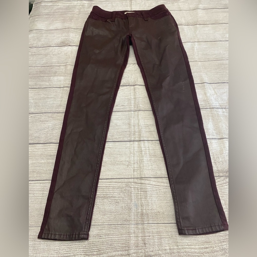 Levis 535 Womens Jeans 26  super skinny burgundy leather front.